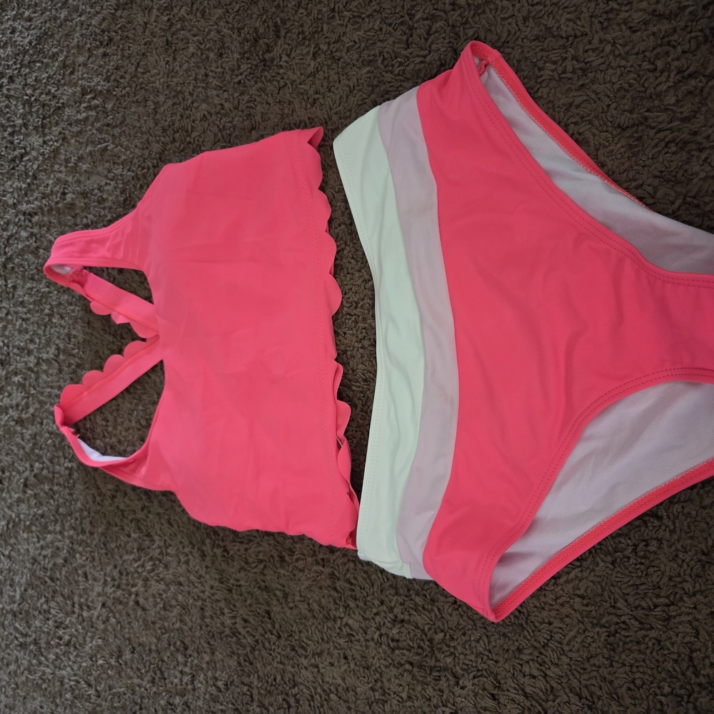 Cupshe Pink and White Scalloped Bikini